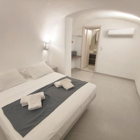 Fira Getaway - Economy Basement Rooms ภายนอก รูปภาพ