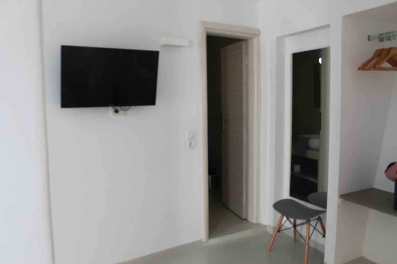 Fira Getaway - Economy Basement Rooms ภายนอก รูปภาพ