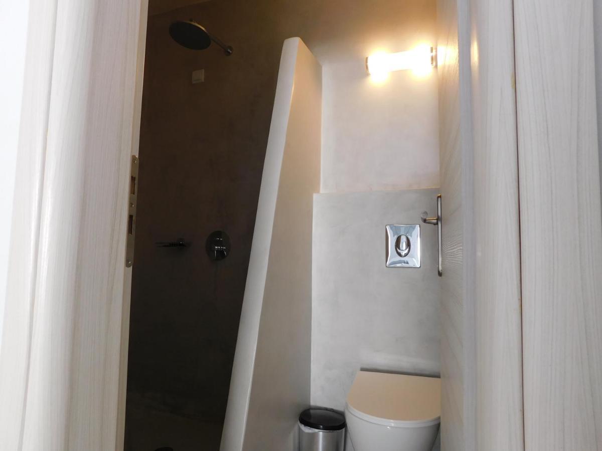 Fira Getaway - Economy Basement Rooms ภายนอก รูปภาพ