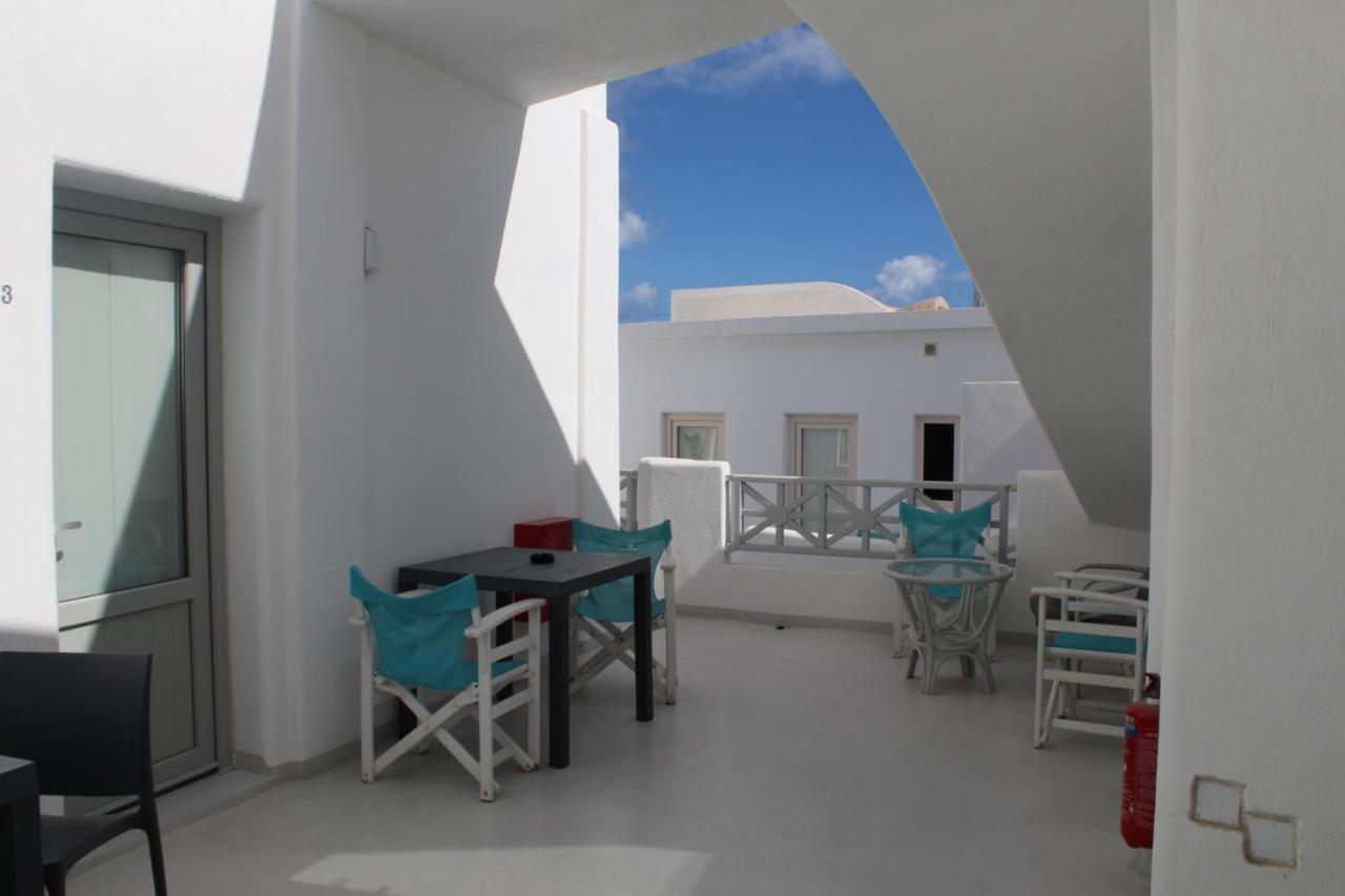 Fira Getaway - Economy Basement Rooms ภายนอก รูปภาพ