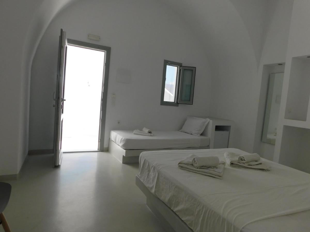 Fira Getaway - Economy Basement Rooms ภายนอก รูปภาพ
