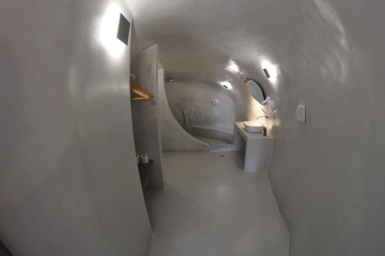 Fira Getaway - Economy Basement Rooms ภายนอก รูปภาพ