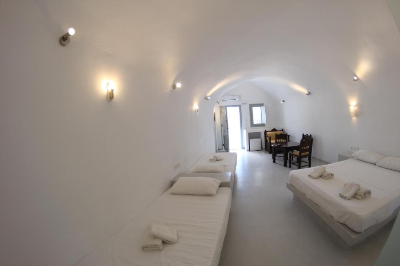 Fira Getaway - Economy Basement Rooms ภายนอก รูปภาพ