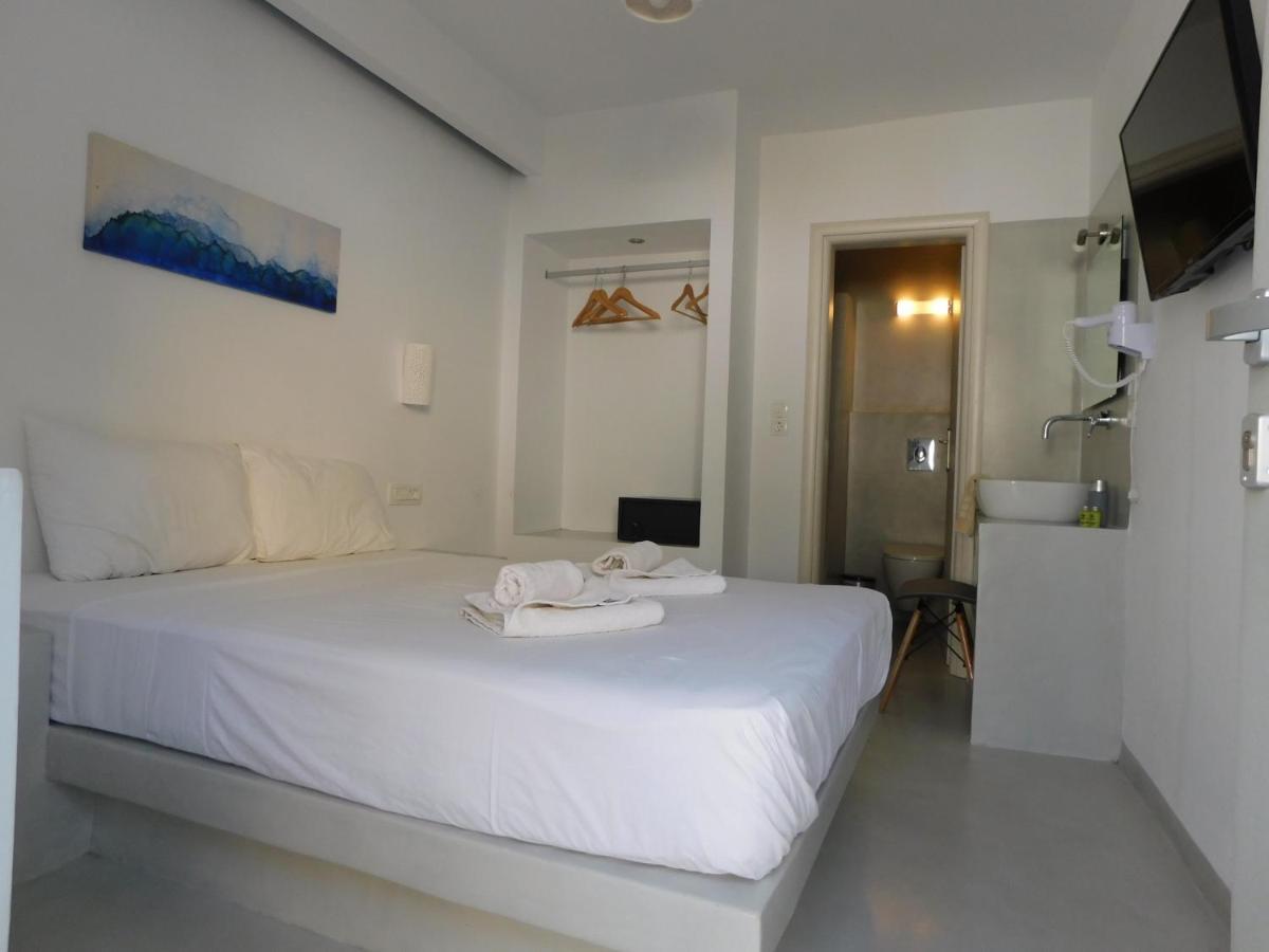 Fira Getaway - Economy Basement Rooms ภายนอก รูปภาพ
