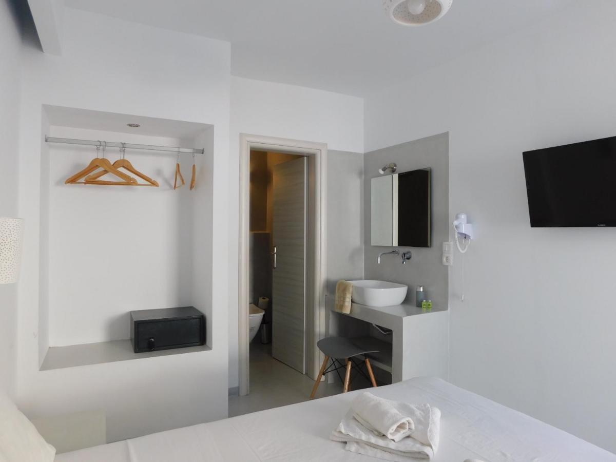 Fira Getaway - Economy Basement Rooms ภายนอก รูปภาพ